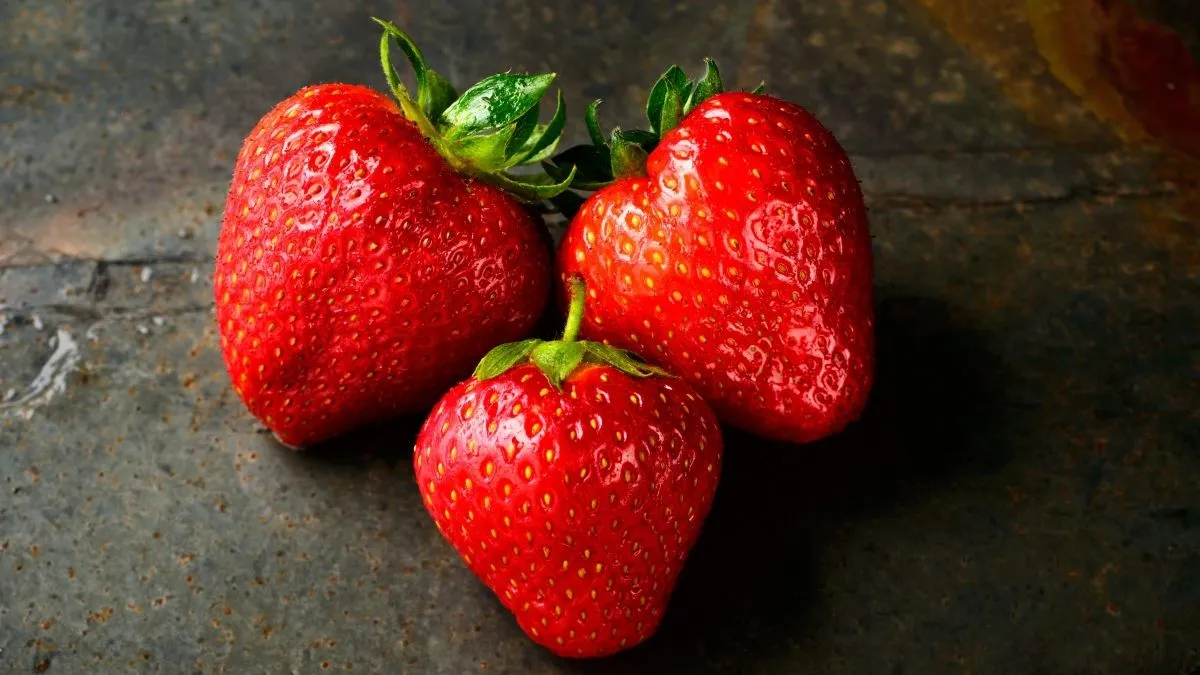 Export-grade IQF frozen strawberries